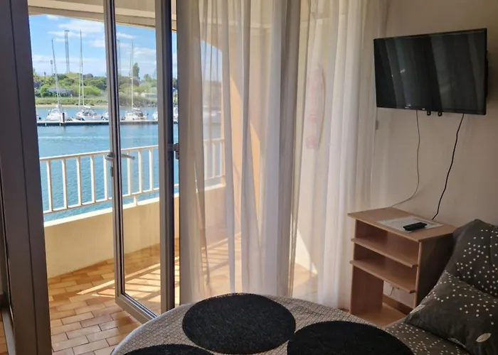 Les Pieds Dans L'eau Apartament *