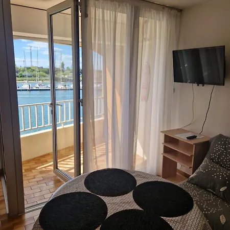 Les Pieds Dans L'eau Apartament *