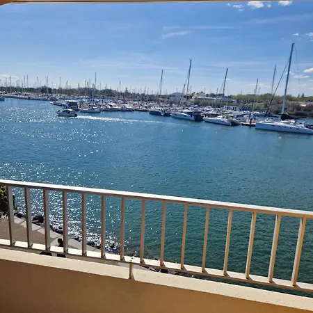 Les Pieds Dans L'eau * Agde