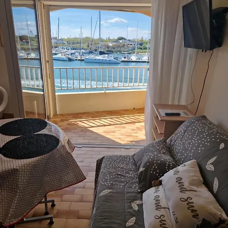 Les Pieds Dans L'eau Apartment