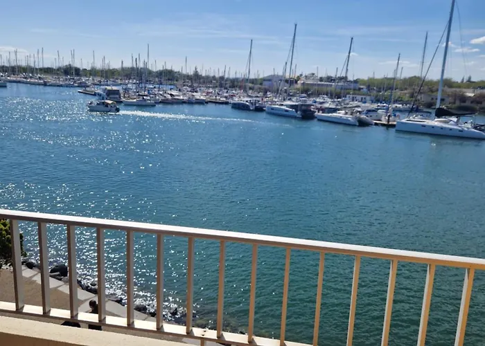 Les Pieds Dans L'eau * Agde